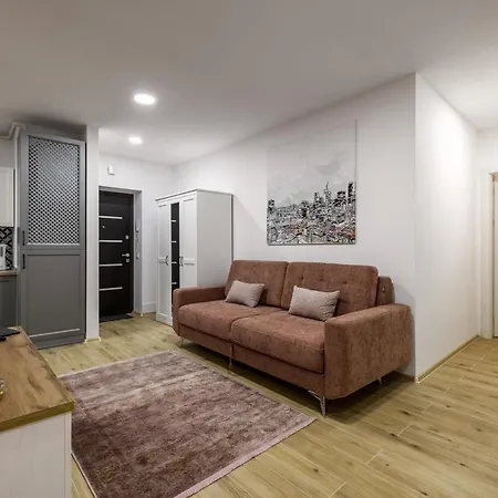 Aparts Kulisha Str Apartament